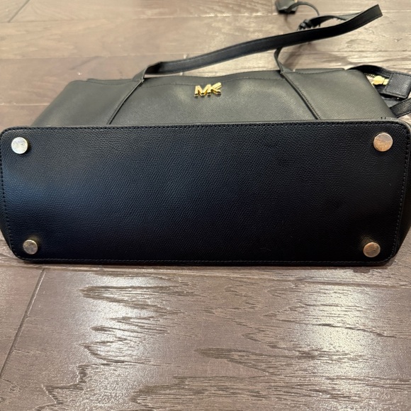 Michael Kors Maddie Medium Black Crossgrain Leather Tote – Gently Used - Picture 5 of 14